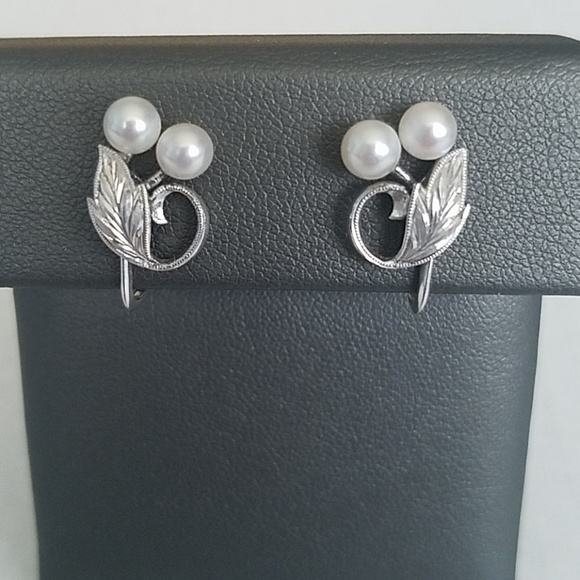 Mikimoto Jewelry - Mikimoto Pearl Silver Screw Back Earrings Mikimoto Jewelry - Mikimoto Pearl Silver Screw Back Earrings